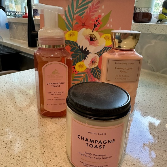 Bath & Bodyworks Champagne Toast - Picture 5 of 5